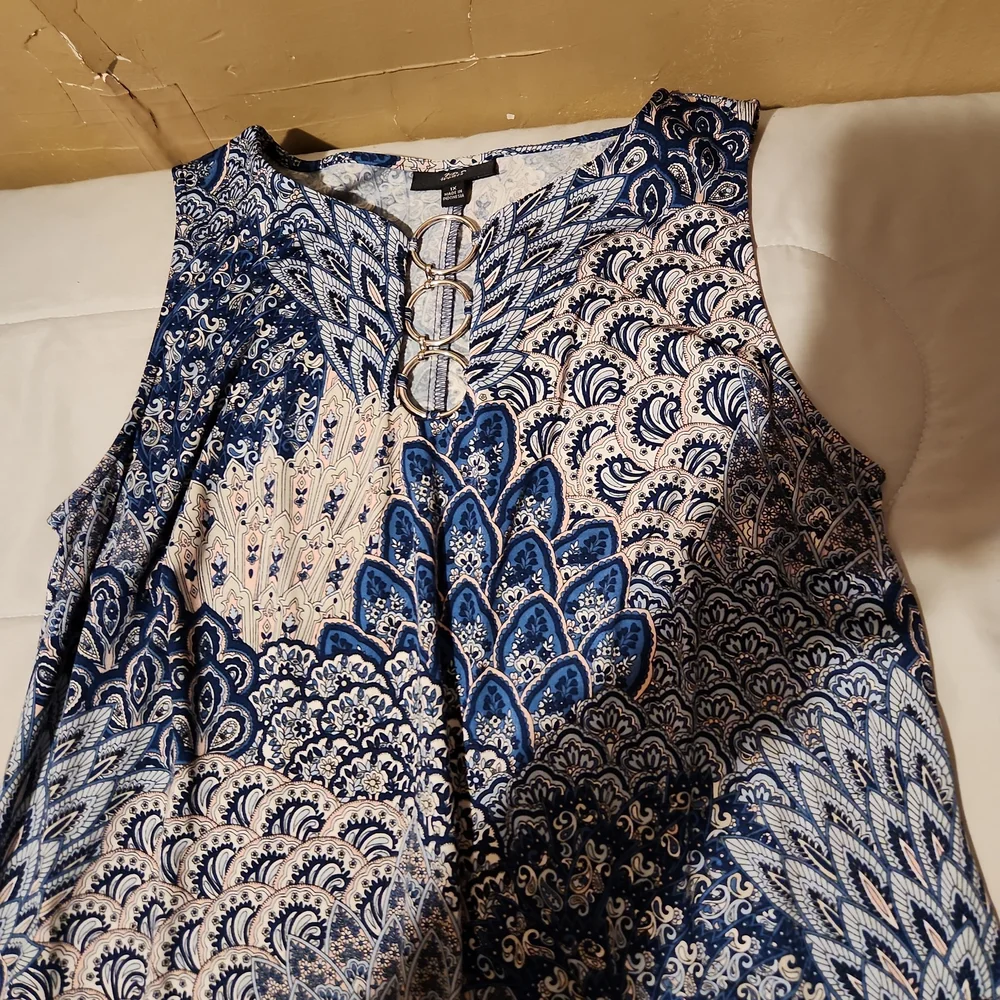 Dress - Picture 2 of 2